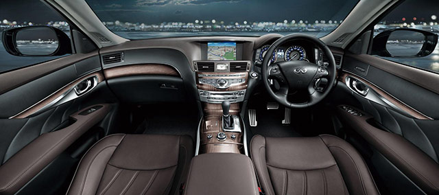 Interior of the 2015 Nissan Fuga