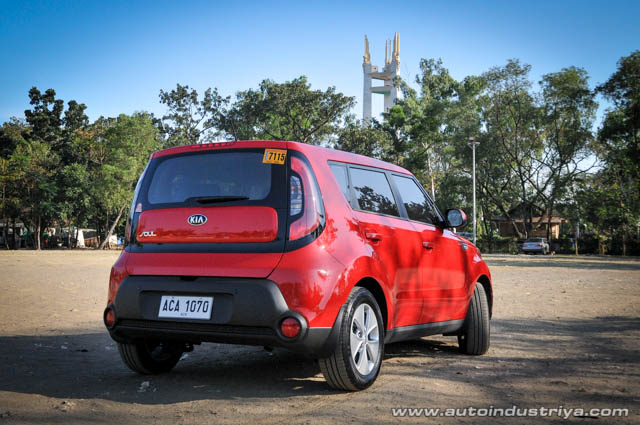 2015 Kia Soul 1.6 LX rear shot