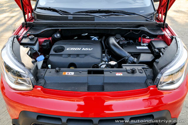2015 Kia Soul 1.6 LX engine shot