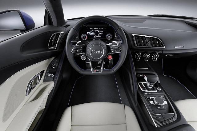 The interior of the 2015 Audi R8