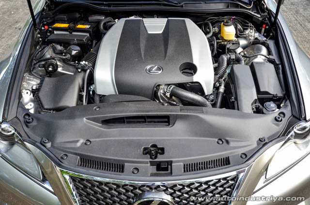2014 Lexus IS 350 F-Sport engine shot