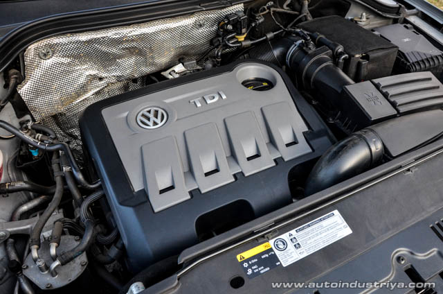 2015 Volkswagen Tiguan engine shot