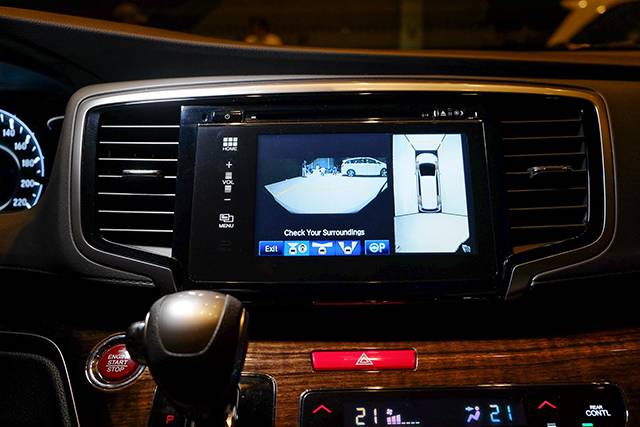 The infotainment and parking system of the Honda Odyssey