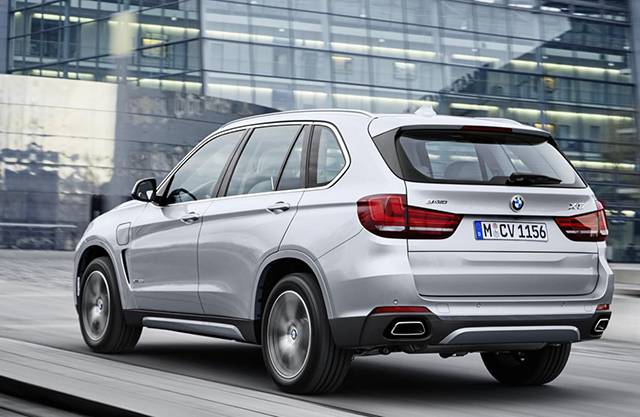 The BMW X5 xDrive40e hybrid rear