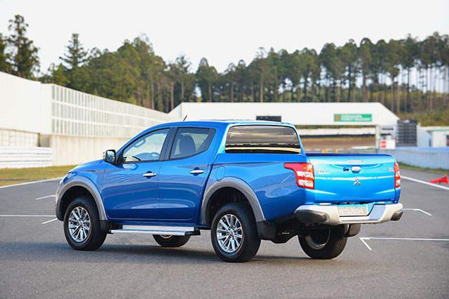 2015 Mitsubishi Strada rear