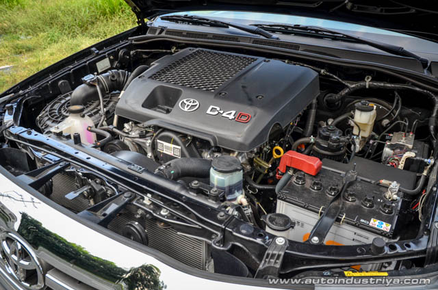 2015 Toyota Fortuner engine shot