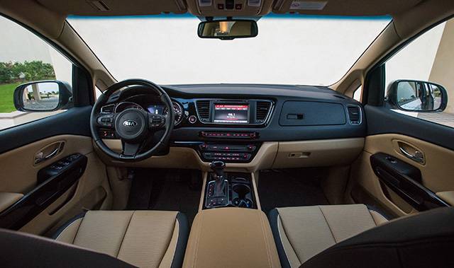 2015 Kia Carnival interior