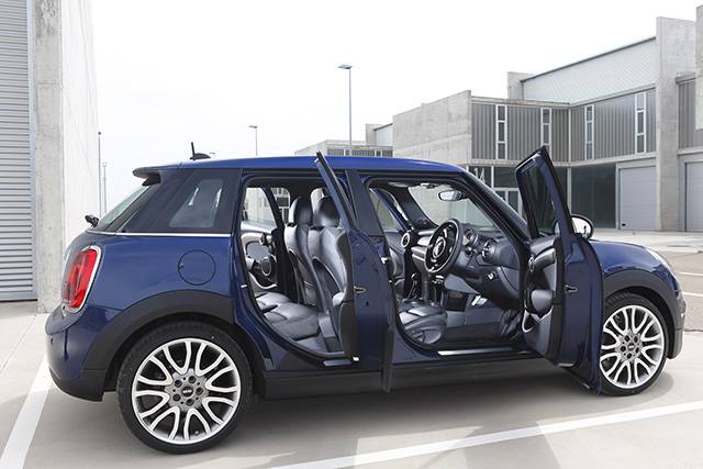 Mini 5-door open doors