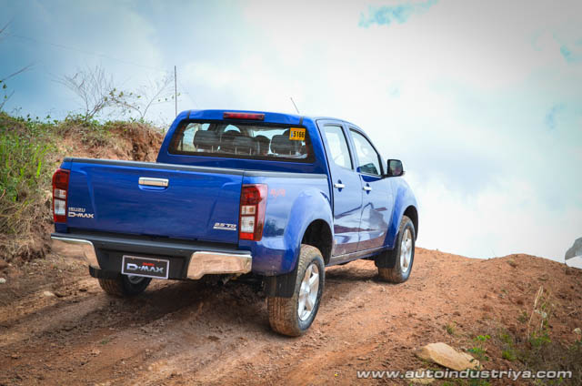 2015 Isuzu D-Max rear