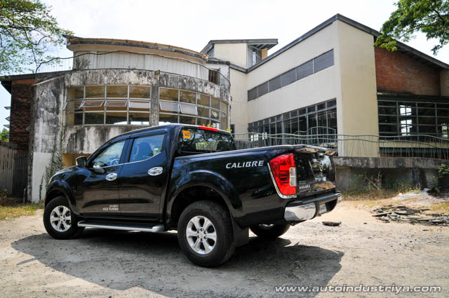 2015 Nissan NP300 Navara Calibre rear shot