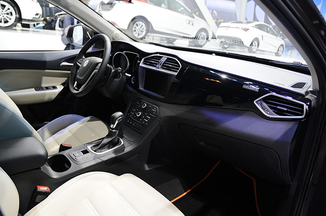 The MG GS debuts at the 2015 Auto Shanghai