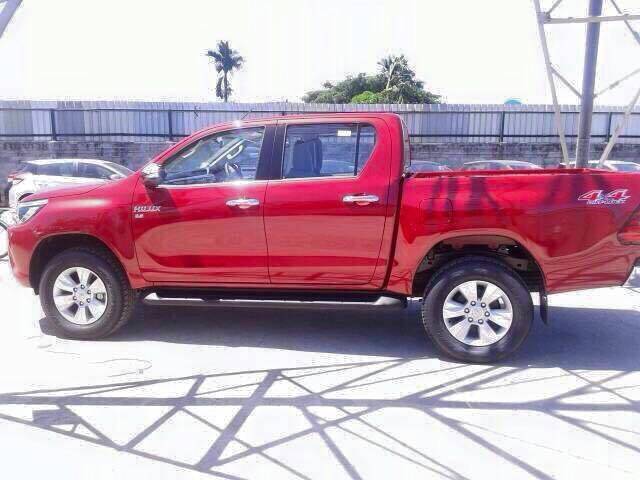 The side profile of the 2016 Toyota Hilux