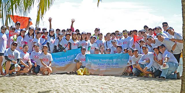 Kia PH celebrating the Coastal Care CSR
