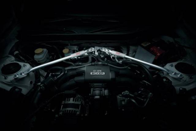 The V-shaped strut bar atop the 2.0-liter Boxer engine