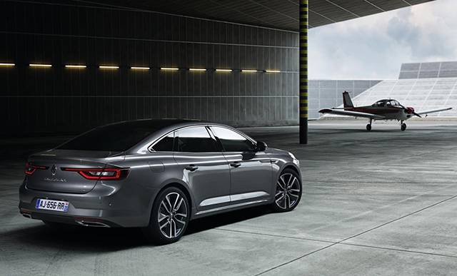 The rear and side of the 2016 Renault Talisman