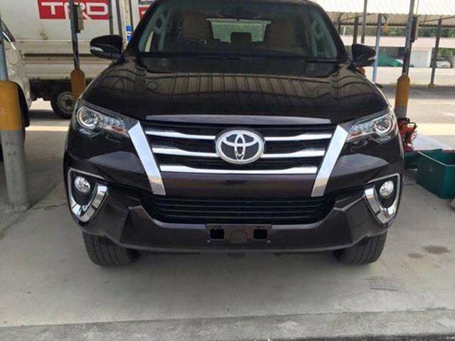 2016 Toyota Fortuner front