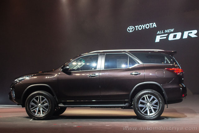 2016 Toyota Fortuner side
