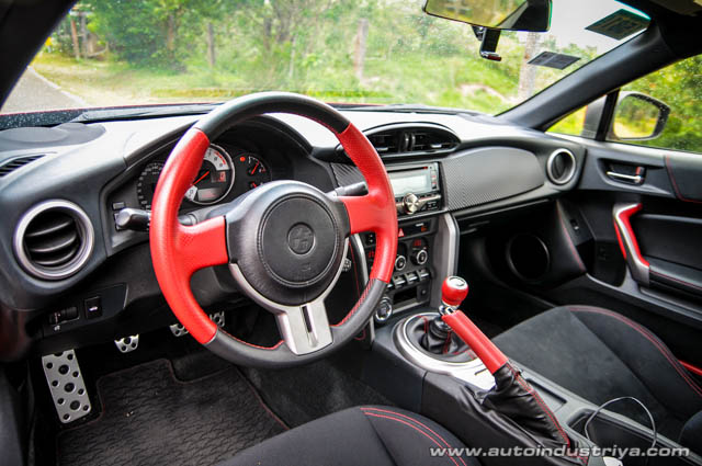 2015 Toyota 86 6MT dashboard shot