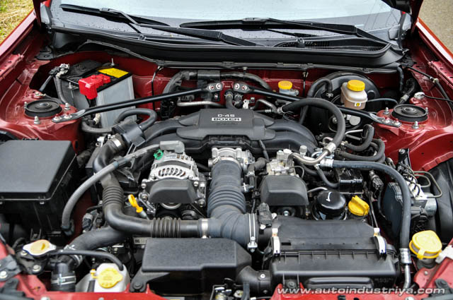 2015 Toyota 86 6MT engine shot