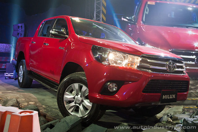 2015 Toyota Hilux front