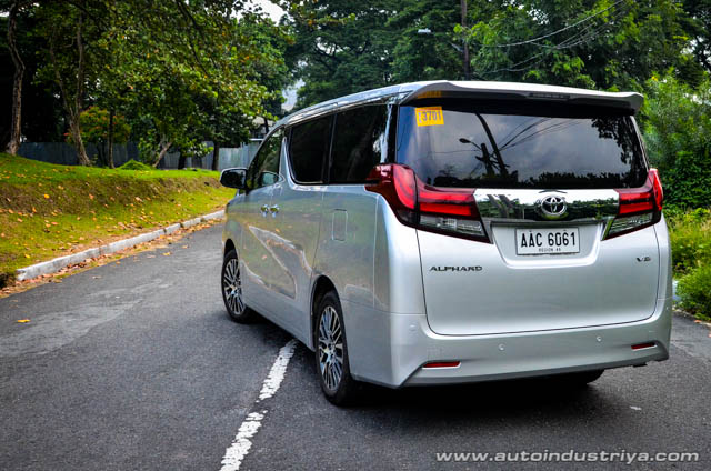2015 Toyota Alphard V6 rear shot