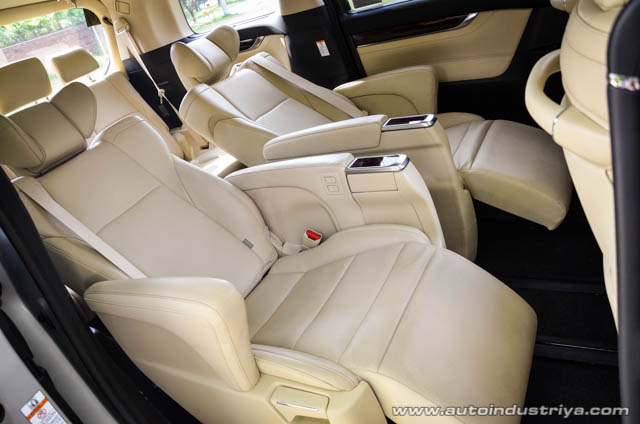2015 Toyota Alphard seats