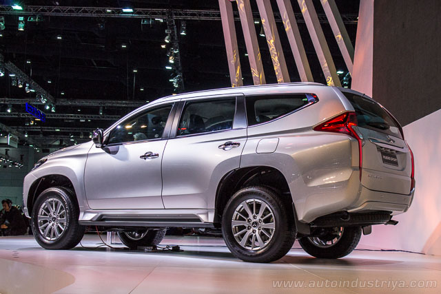 2016 Mitsubishi Montero Sport side