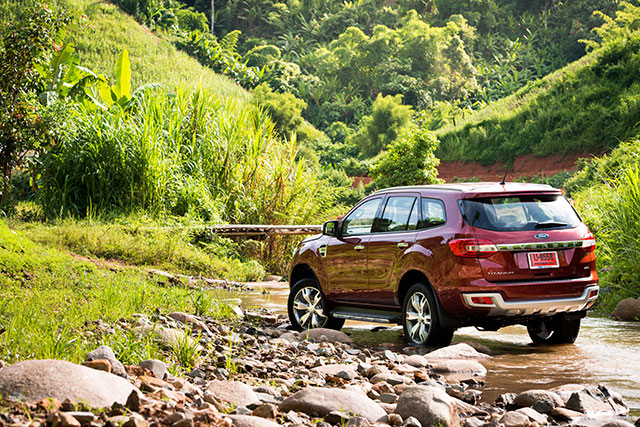 Ford Everest rear quarter