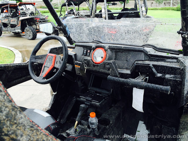 Polaris RZR 1000 cockpit