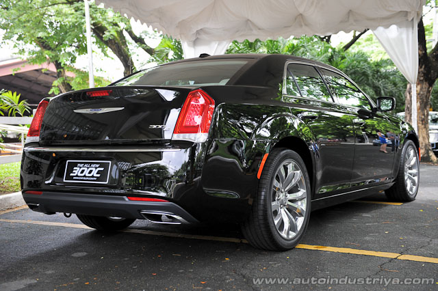 Rear of the 2015 Chrysler 300C
