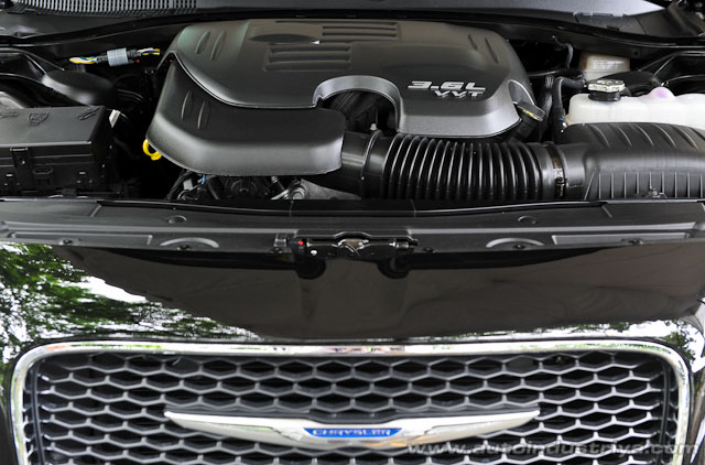 Engine of the 2015 Chrysler 300C