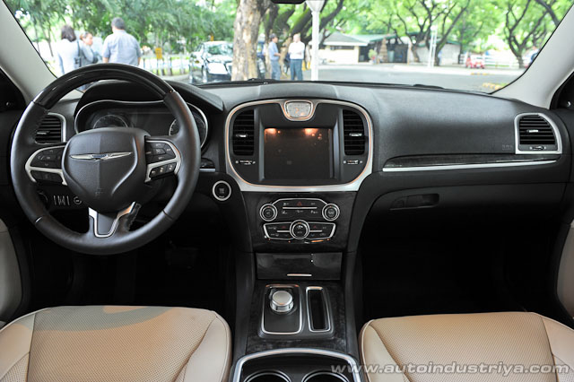 Interior of the 2015 Chrysler 300C