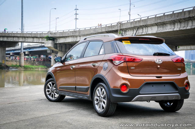 2015 Hyundai i20 Cross Sport rear shot