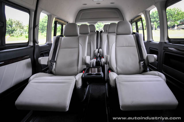 2015 Toyota Hiace Super Grandia LXV 2nd row shot