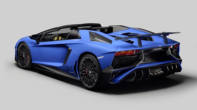 The rear quarter view of the Aventador SV Roadster