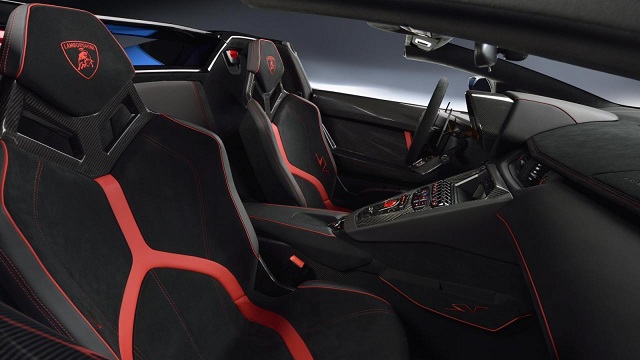 The interior of the Aventador SV Roadster