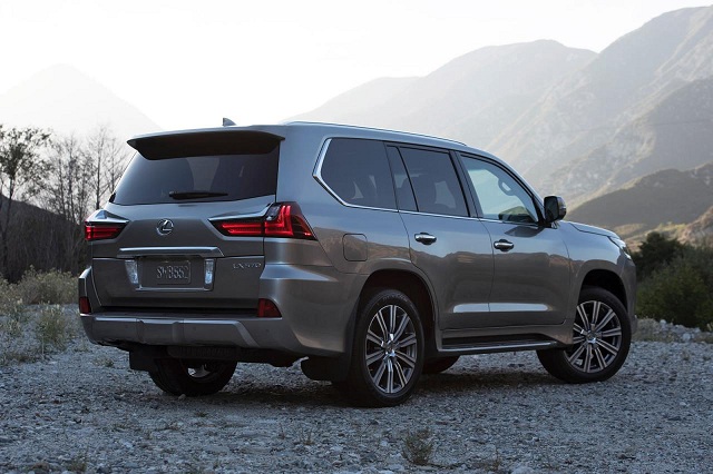 The rear quarter view of the refreshed Lexus LX 570