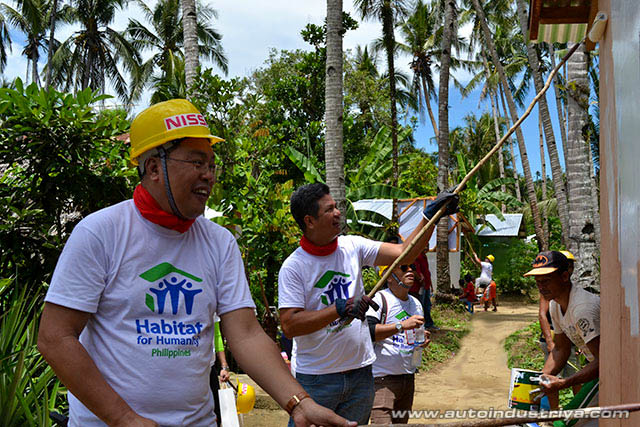 Nissan PH President Toti Zara and Habitat for Humanity PH CEO Charlie Ayco