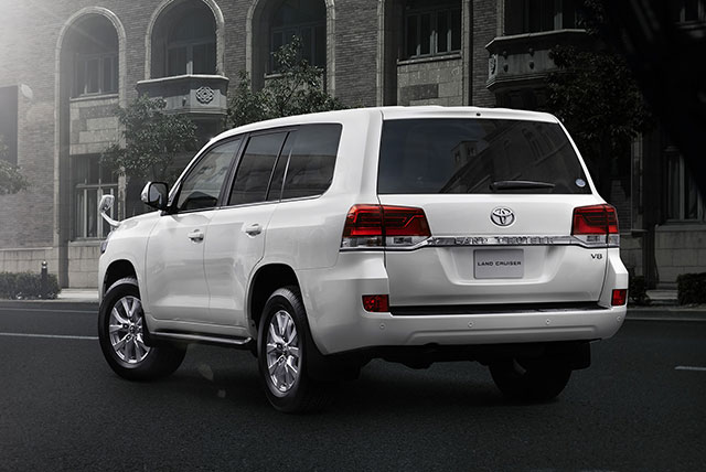 2016 Land Cruiser 200 rear