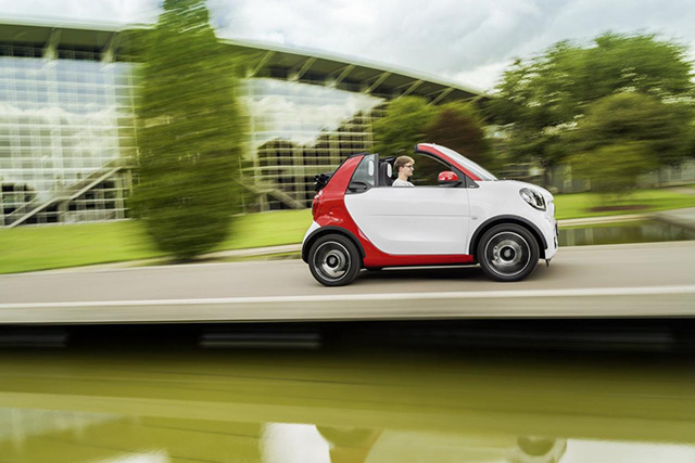 The side profile of the Smart ForTwo Cabrio