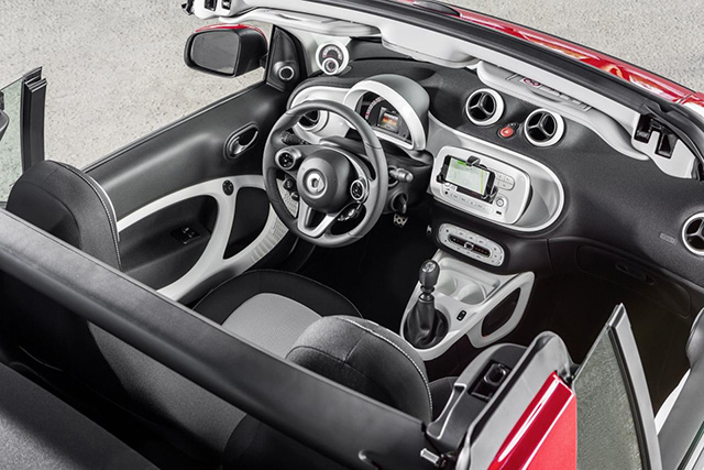 The cabin of the Smart ForTwo Cabrio
