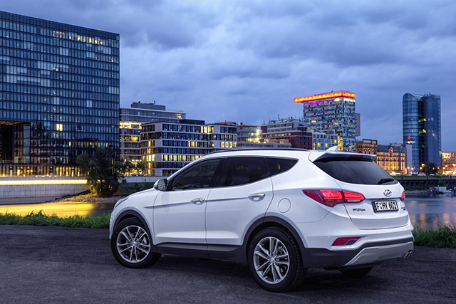 Rear of the facelifted 2016 Santa Fe