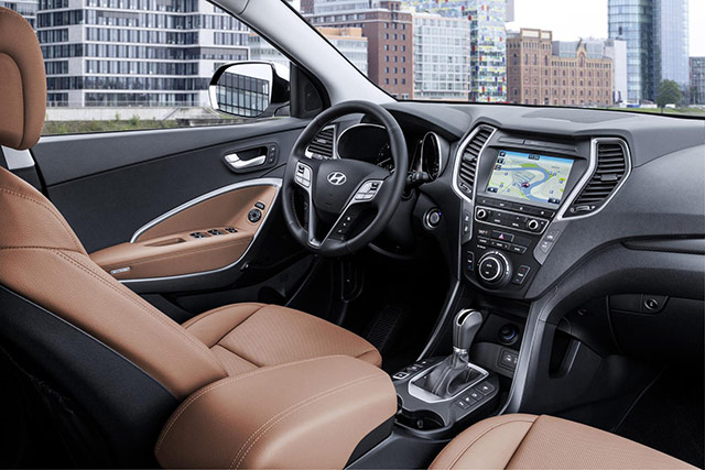 Interior of the facelifted 2016 Hyundai Santa Fe