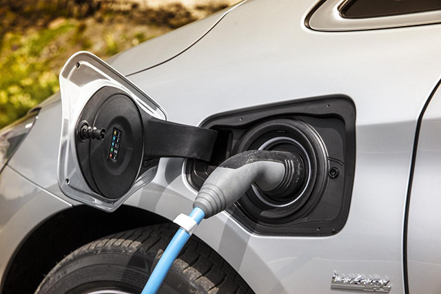 The charging socket of the BMW 225xe