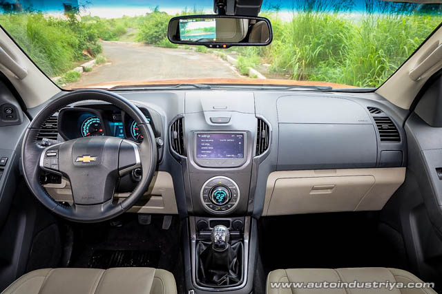 2015 Chevrolet Colorado LTZ 4x4 dashboard shot