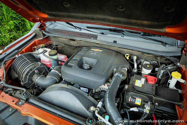 2015 Chevrolet Colorado LTZ 4x4 engine shot