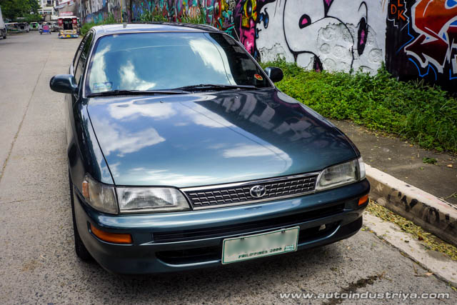 The mirror finish on the hood of the Toyota Corolla Big Body