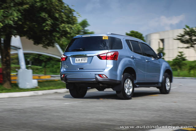 2015 Isuzu Mu-X rear shot