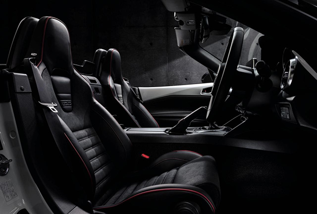 The interior of the Mazda MX-5 RS