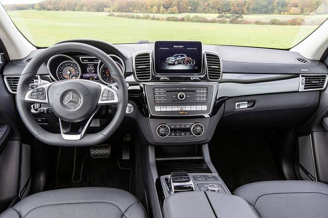 The interior of the Mercedes-Benz 450 AMG 4MATIC
